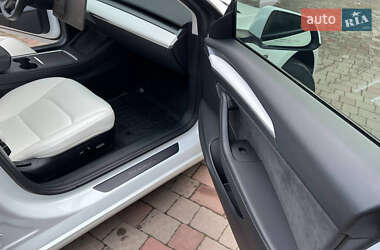 Седан Tesla Model 3 2021 в Киеве