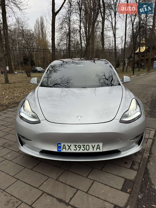 Седан Tesla Model 3 2018 в Києві