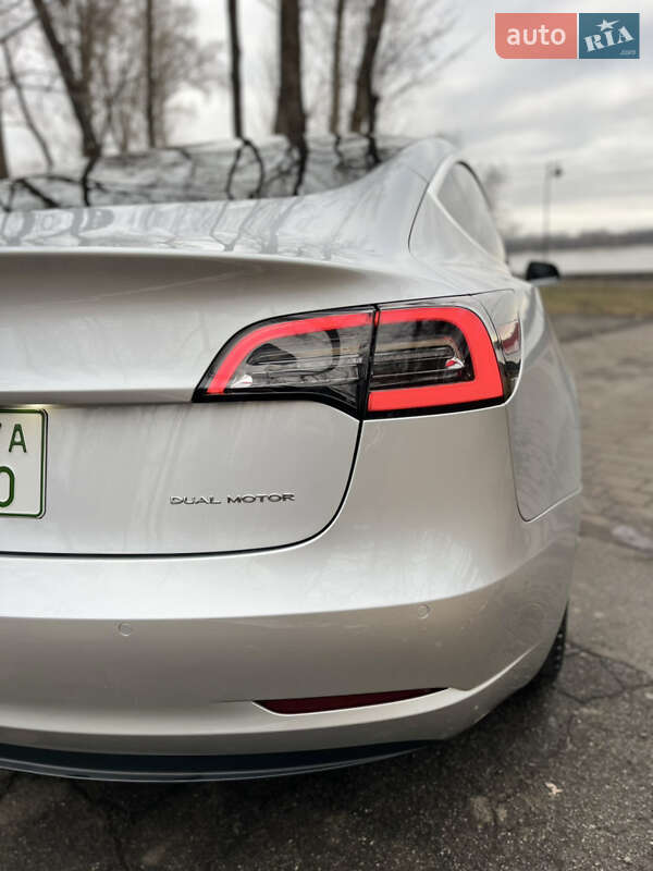 Седан Tesla Model 3 2018 в Києві