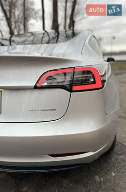 Седан Tesla Model 3 2018 в 