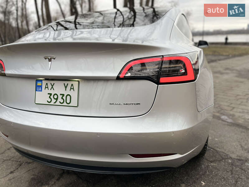 Седан Tesla Model 3 2018 в Києві