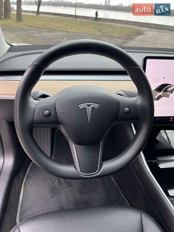 Седан Tesla Model 3 2018 в Києві