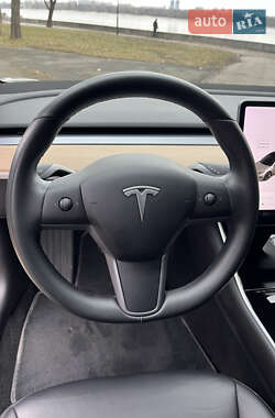 Седан Tesla Model 3 2018 в 