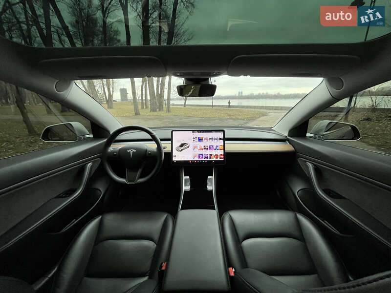 Седан Tesla Model 3 2018 в Києві
