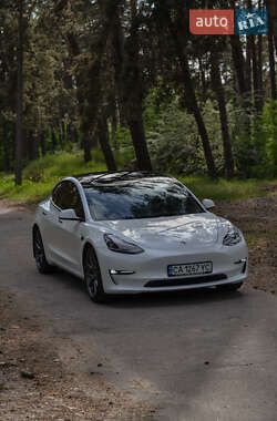 Седан Tesla Model 3 2021 в Черкассах
