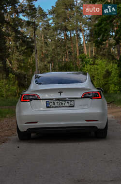 Седан Tesla Model 3 2021 в 