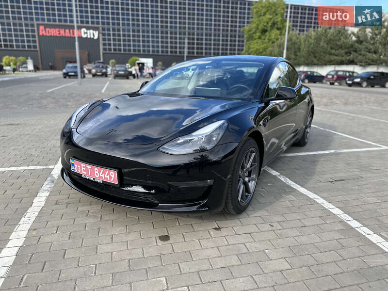 Седан Tesla Model 3 2022 в 