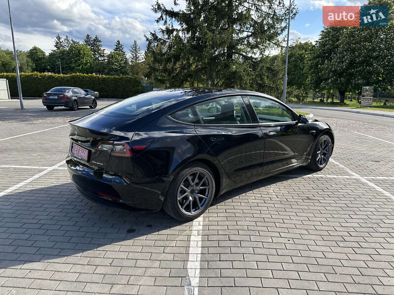 Седан Tesla Model 3 2022 в Луцке
