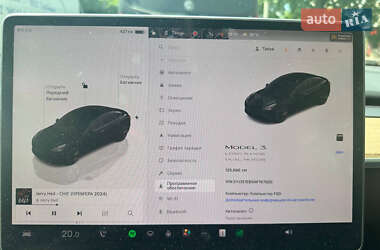 Седан Tesla Model 3 2022 в 