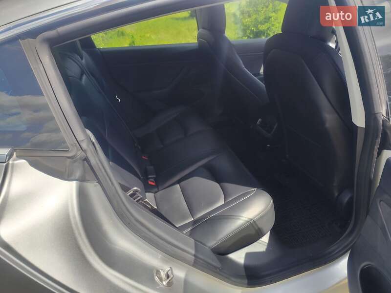 Седан Tesla Model 3 2018 в Івано-Франківську