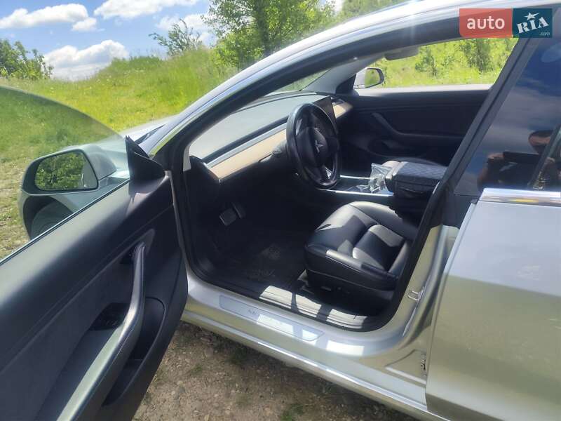 Седан Tesla Model 3 2018 в Івано-Франківську