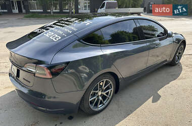Седан Tesla Model 3 2022 в 