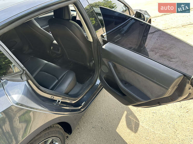 Седан Tesla Model 3 2022 в Сумах