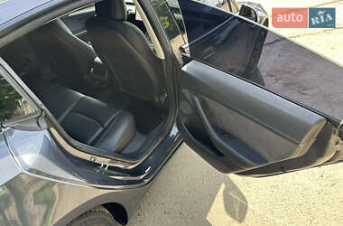 Седан Tesla Model 3 2022 в 