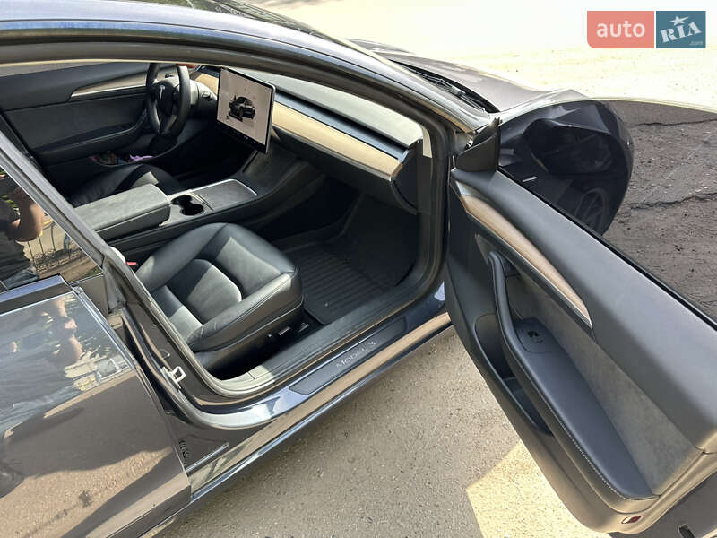 Седан Tesla Model 3 2022 в Сумах
