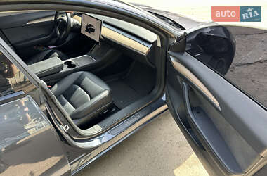 Седан Tesla Model 3 2022 в 