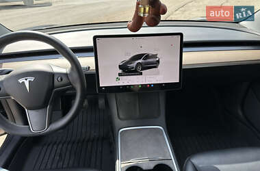 Седан Tesla Model 3 2022 в 
