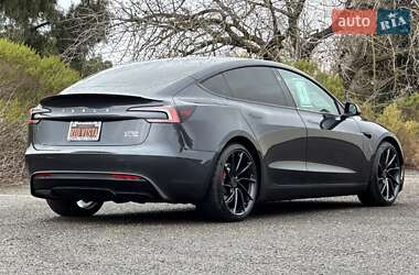 Седан Tesla Model 3 2024 в 