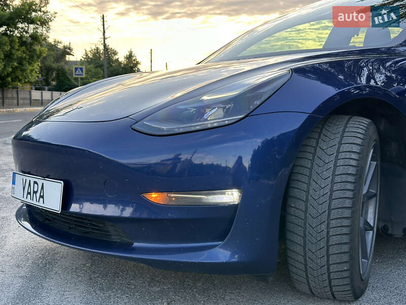 Седан Tesla Model 3 2021 в Києві
