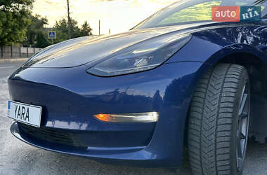 Седан Tesla Model 3 2021 в 
