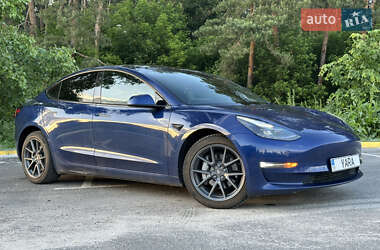 Седан Tesla Model 3 2021 в 