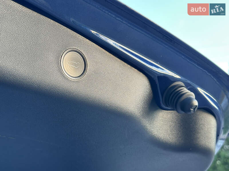 Седан Tesla Model 3 2021 в Києві