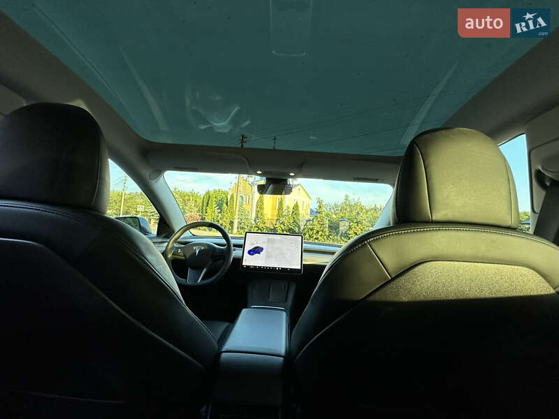 Седан Tesla Model 3 2021 в Киеве