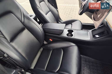 Седан Tesla Model 3 2023 в 