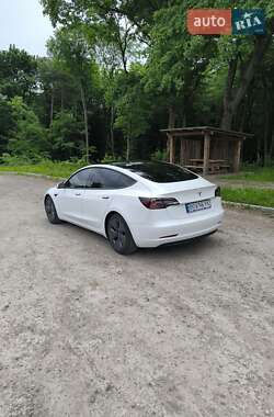 Седан Tesla Model 3 2021 в 