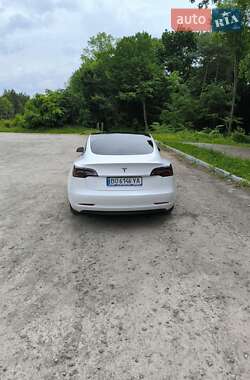 Седан Tesla Model 3 2021 в 