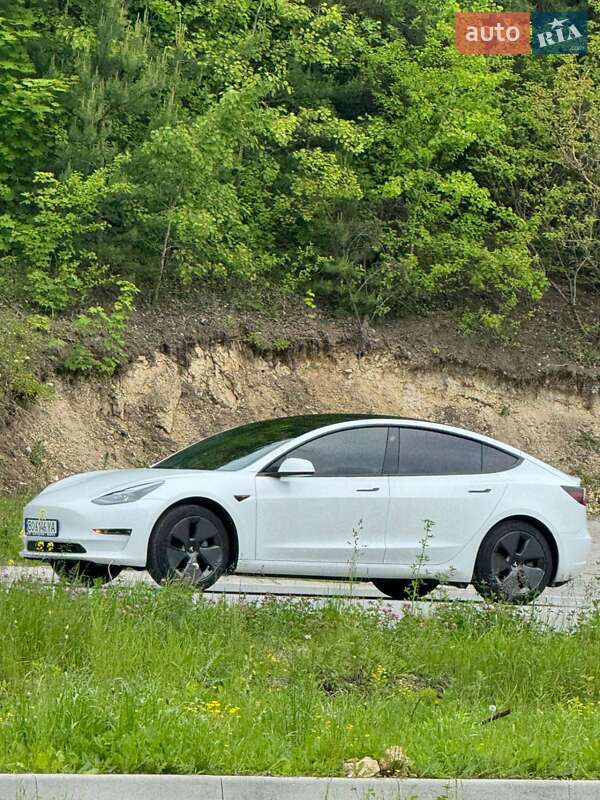 Седан Tesla Model 3 2021 в 