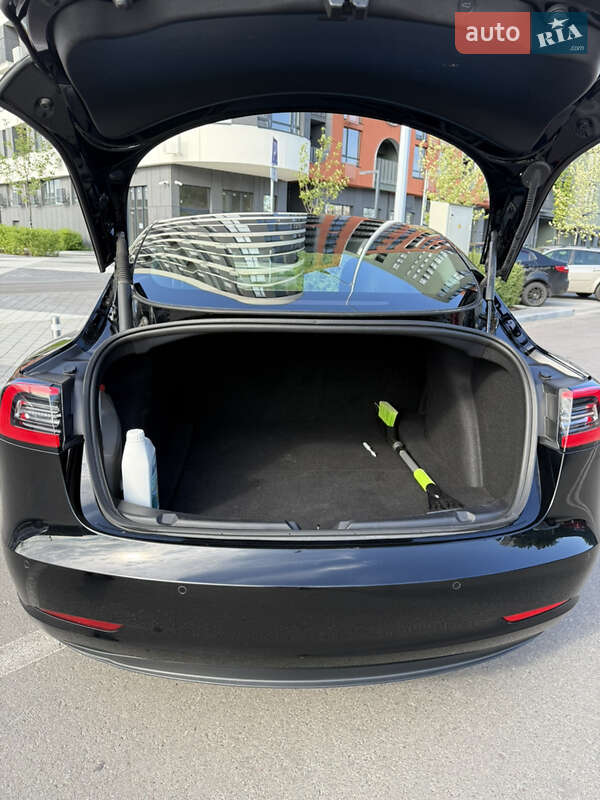 Седан Tesla Model 3 2021 в Киеве