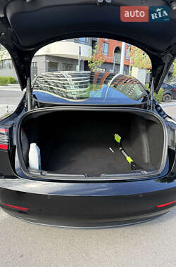 Седан Tesla Model 3 2021 в 
