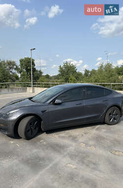 Седан Tesla Model 3 2022 в 