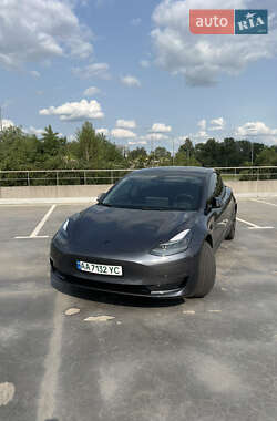 Седан Tesla Model 3 2022 в 