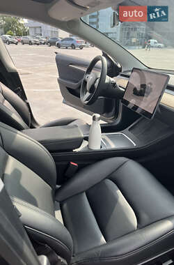 Седан Tesla Model 3 2022 в 