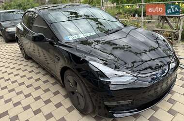 Седан Tesla Model 3 2022 в 