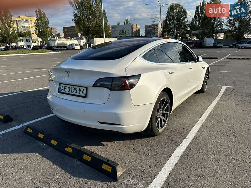 Седан Tesla Model 3 2019 в Дніпрі