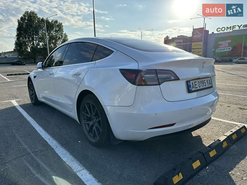 Седан Tesla Model 3 2019 в Дніпрі