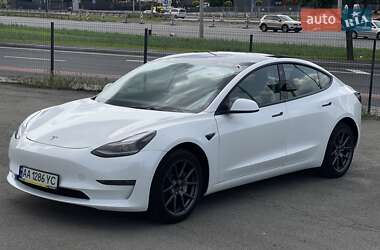 Седан Tesla Model 3 2023 в Киеве