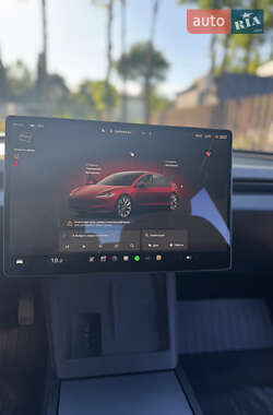 Седан Tesla Model 3 2024 в 