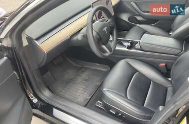 Седан Tesla Model 3 2020 в 