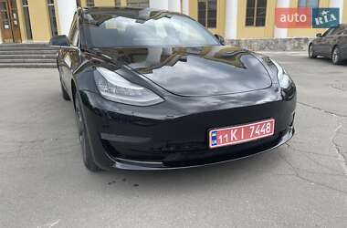 Седан Tesla Model 3 2020 в 