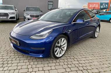 Седан Tesla Model 3 2020 в 