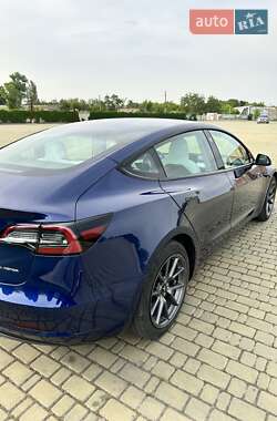 Седан Tesla Model 3 2022 в 