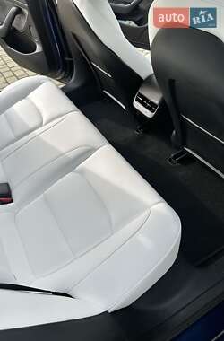 Седан Tesla Model 3 2022 в 