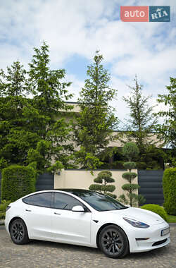 Седан Tesla Model 3 2022 в 