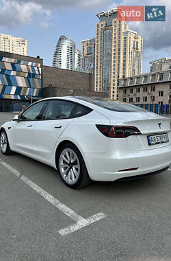 Седан Tesla Model 3 2021 в 