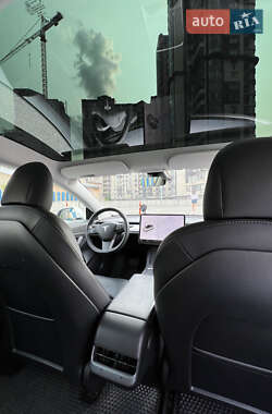 Седан Tesla Model 3 2021 в 