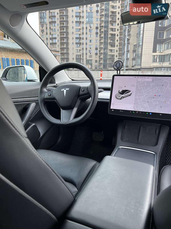 Седан Tesla Model 3 2021 в Киеве